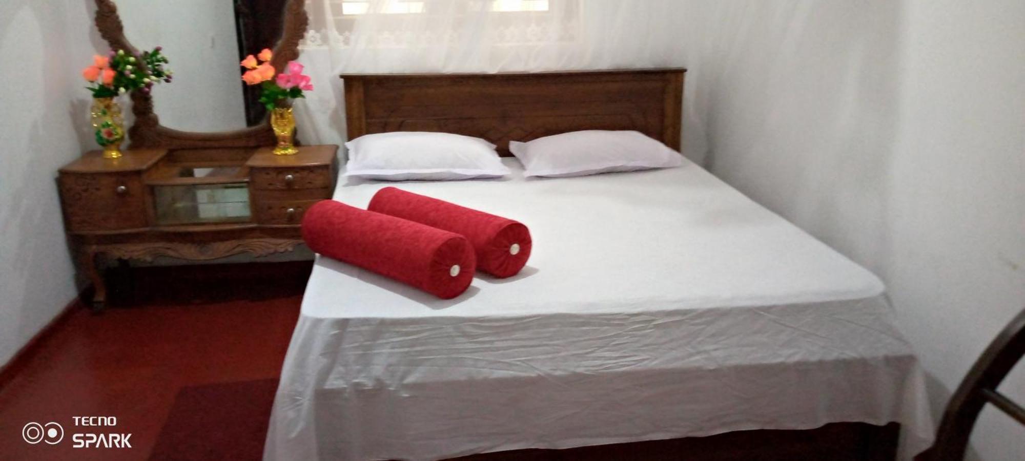 Desitha Family House Hotel Мириса Екстериор снимка