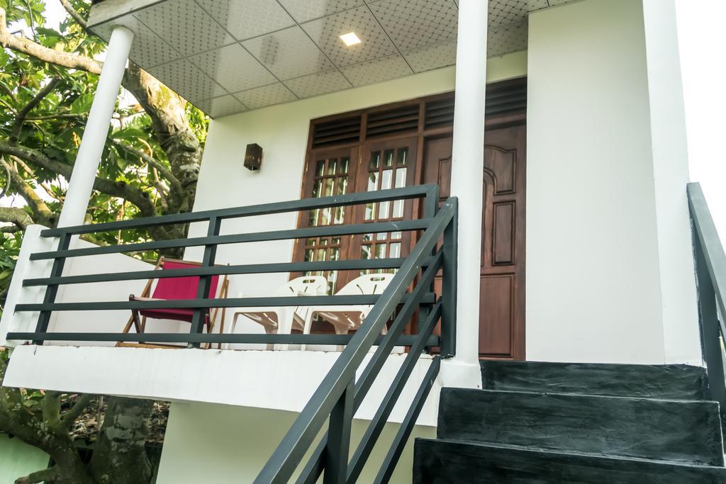 Desitha Family House Hotel Мириса Екстериор снимка