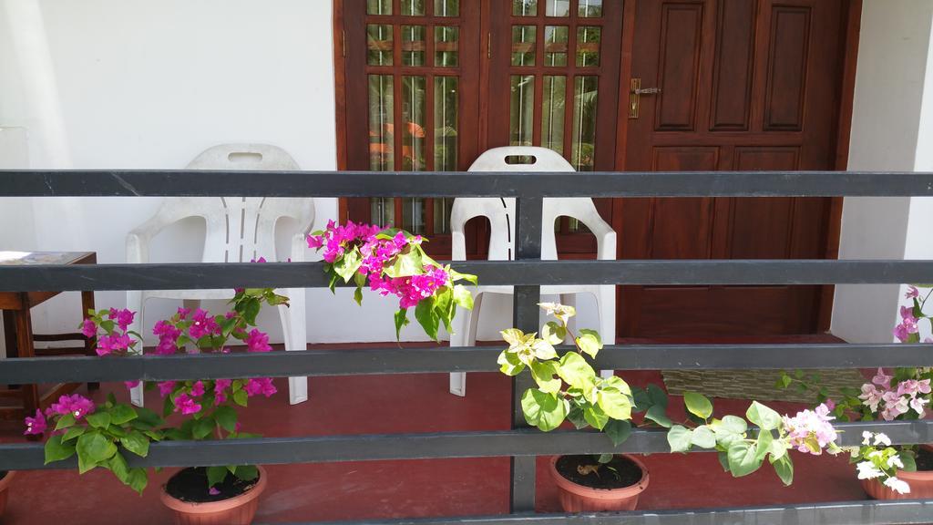 Desitha Family House Hotel Мириса Екстериор снимка