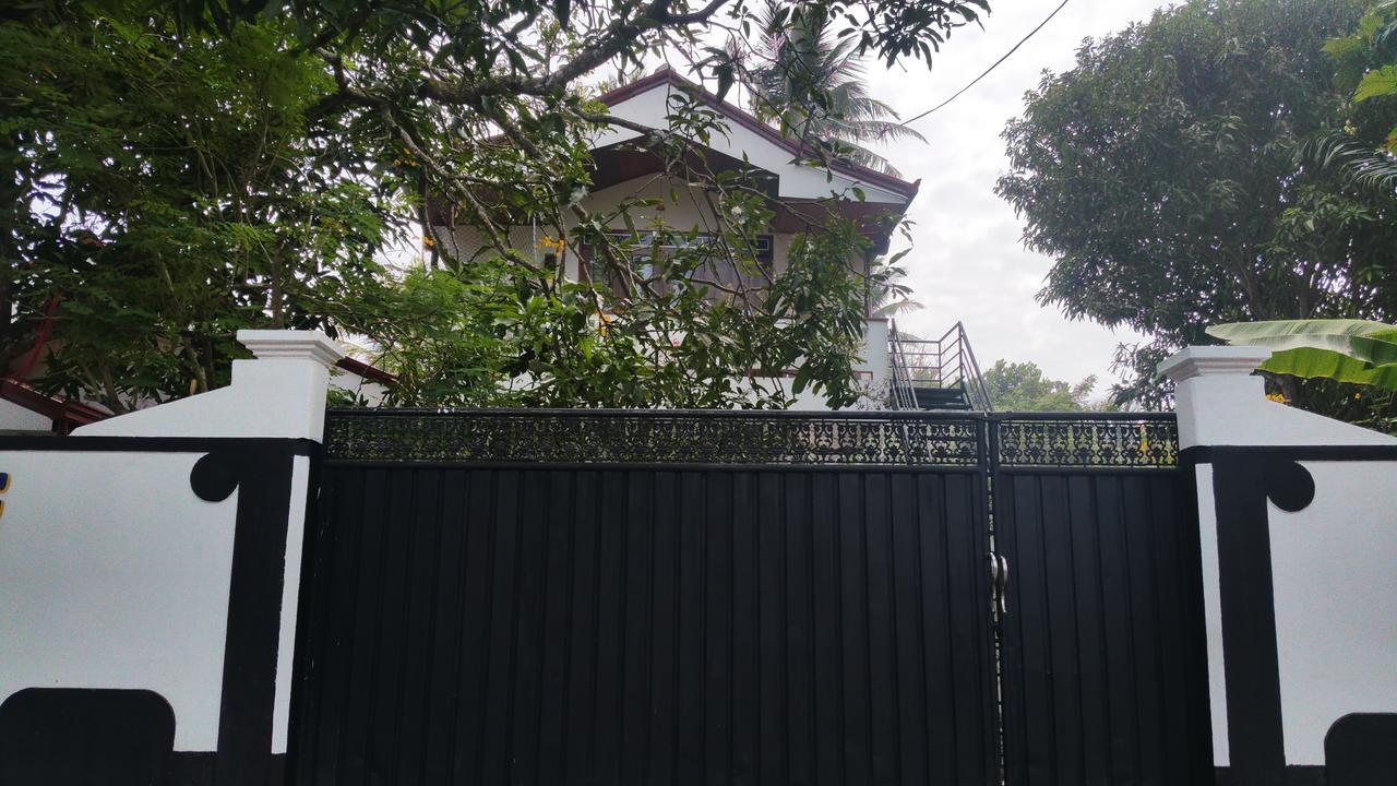 Desitha Family House Hotel Мириса Екстериор снимка