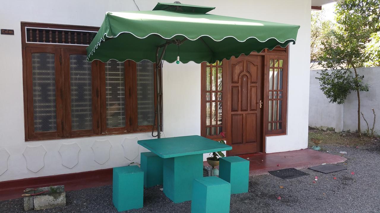Desitha Family House Hotel Мириса Екстериор снимка